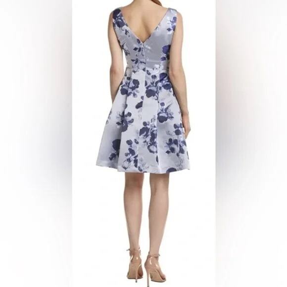 Eliza J Women's Floral Fit and Flare Dress with Side Pockets -Size 6 - Picture 2 of 5